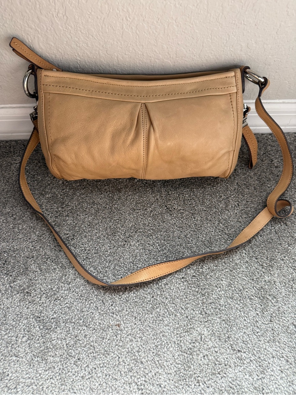 B. Makowsky Leather Crossbody Bag